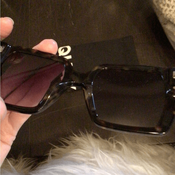 NEW! Rare Quay Tortoise Notorious Shell Sunglasses main image 4